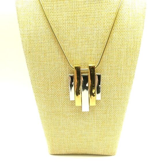 Vintage Avon 1976 Geometric Pendant Necklace Two Tone Gold Silver Signed - Picture 4 of 8